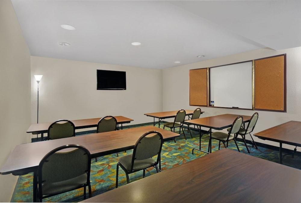 Candlewood Suites Columbia-Fort Jackson By Ihg Екстер'єр фото